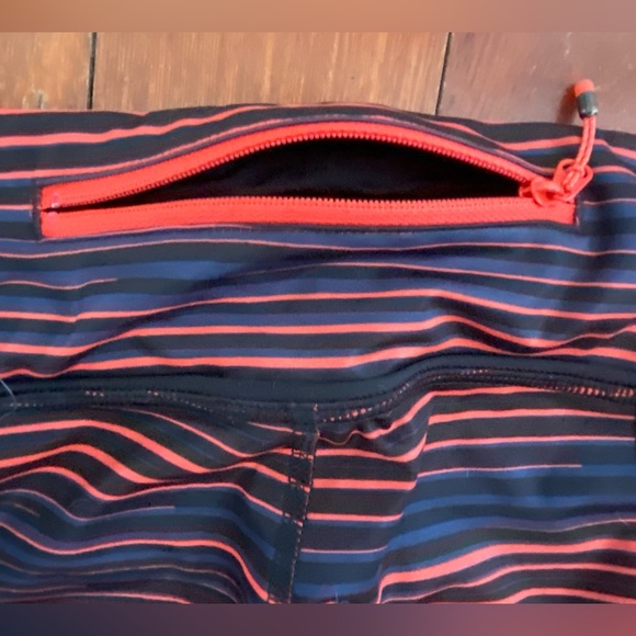 Lululemon 12 cropped yoga pants with pockets - Picture 5 of 6